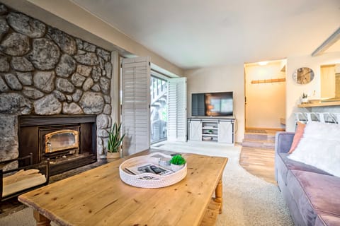 Mammoth Lakes Nature Escape: Hot Tub Access! Apartment in Mammoth Lakes