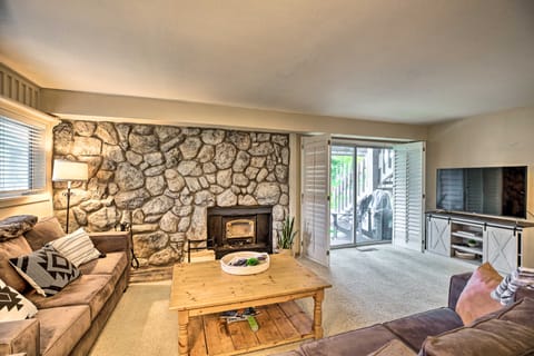 Mammoth Lakes Nature Escape: Hot Tub Access! Apartment in Mammoth Lakes