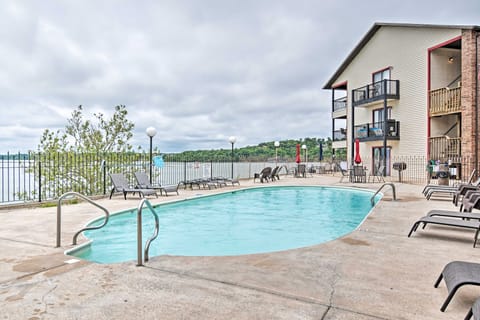 Lakefront w/ Fireplace Near Silver Dollar City! Condominio in Kimberling City