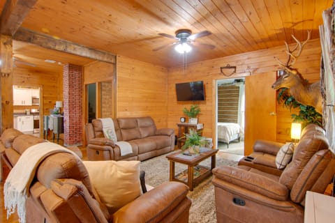 ‘The Olde Homestead’ w/ Mtn Views Near Coudersport House in Allegheny River