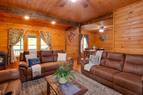 ‘The Olde Homestead’ w/ Mtn Views Near Coudersport House in Allegheny River