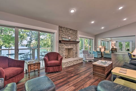 Renovated Lakeside Home w/ Private Boat Dock! House in Norris Lake