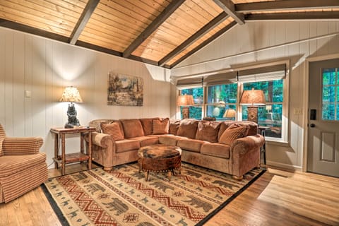 Luxury Highlands Cottage w/ Deck + Fireplace! Cottage in Highlands