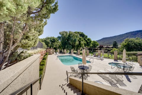 Sedona Home w/ Golf Course View & Pool Access! Apartment in Village of Oak Creek