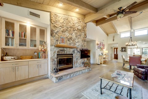 Sedona Home w/ Golf Course View & Pool Access! Apartment in Village of Oak Creek