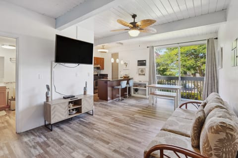 Airy Kailua-Kona Condo < 1 Mi to Beach + Town Apartment in Holualoa