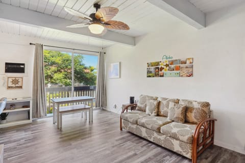 Airy Kailua-Kona Condo < 1 Mi to Beach + Town Apartment in Holualoa