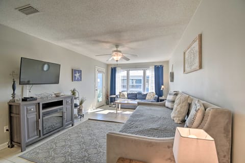 Gulf Shores Condo: Private Balcony & Beach Views! Apartment in West Beach