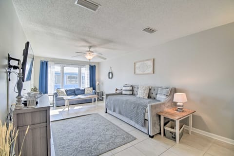 Gulf Shores Condo: Private Balcony & Beach Views! Apartment in West Beach