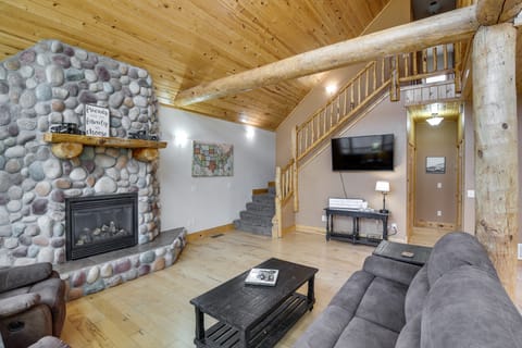 Spacious Terry Peak Cabin < 1 Mi to Ski Lift House in North Lawrence