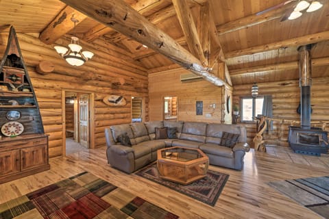 Exquisite Log Home with Lander Valley Views! House in Lander