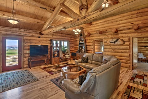 Exquisite Log Home with Lander Valley Views! House in Lander