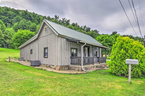 Damascus Cottage w/ Fire Pit - 1 Mi to Trails Cottage in Damascus