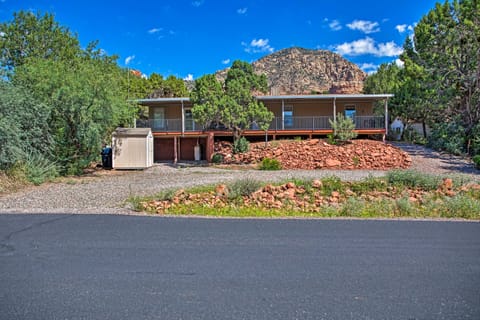 Sedona Home w/ View, Half-Mi to Chimney Rock! House in Sedona