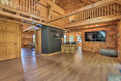 'Wren's Nest Cabin' on 15 Acres w/ Hot Tub! Haus in Perry Township