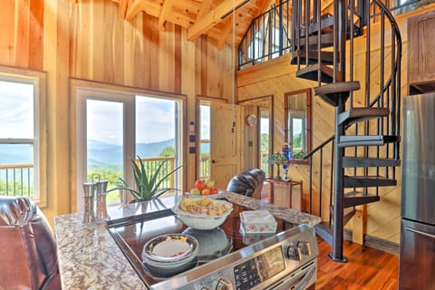 Stunning Mountain Views: Hot Springs Hideaway! House in Buncombe County