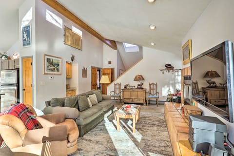 Charming Mtn Home on Golf Course ~ 4 Mi to Slopes! House in Eagle County