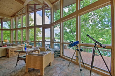 House on Lake of the Ozarks w/ Dock & Pool Table! House in Lake of the Ozarks