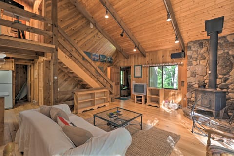 Cabin w/3 Acres, Tennis+BBall Courts by 4 Ski Mtns Haus in Otis