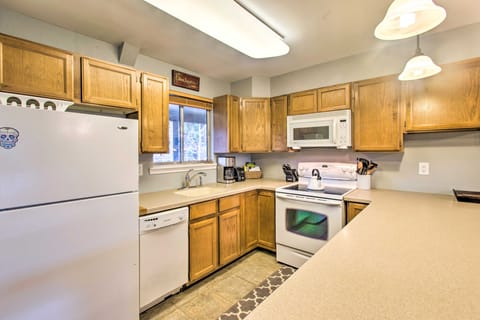 Winter Park Condo on Bus Route, 2 Blocks to Dtwn! Apartamento in Fraser