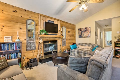 Burnsville Vacation Rental Cottage w/ Mtn Views! Casa rural in Tennessee