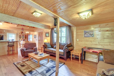 'Just Fur Relaxin' Sevierville Cabin w/ Hot Tub! House in Pigeon Forge