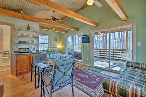 ‘The Coop’ Robbinsville Cabin w/ Screened Porch! House in Stecoah