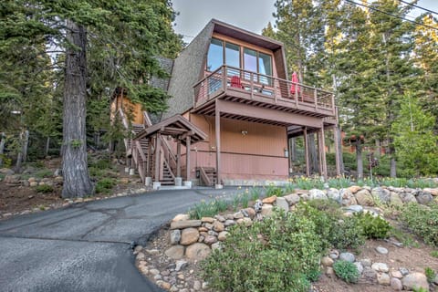 Tahoe City A-Frame Home 10 Mi to Skiing! House in Dollar Point