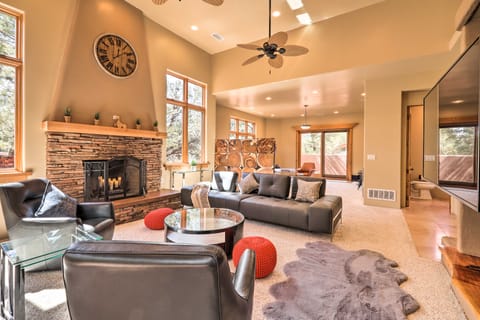 Spacious and Modern Sedona Abode w/ Fire Pit! Maison in Sedona