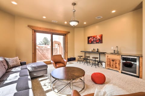 Spacious and Modern Sedona Abode w/ Fire Pit! Haus in Sedona
