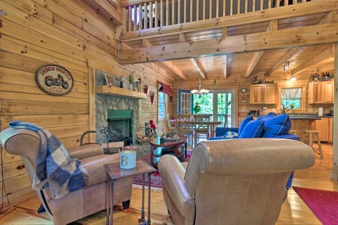 Serene Lake Lure Cabin w/ Fire Pit & Grill! House in Lake Lure