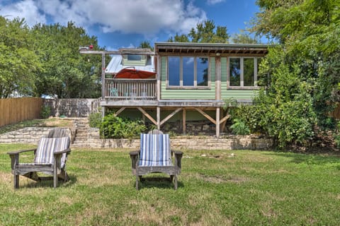 Austin Home w/ Deck, Yard, & Hill Country View! House in Lake Austin