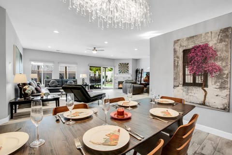 Near Downtown: Palm Springs Home w/ Mountain Views House in Palm Springs