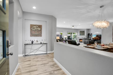 Near Downtown: Palm Springs Home w/ Mountain Views House in Palm Springs