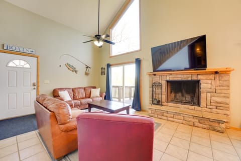 Relaxing Lakeview Retreat in Reeds Spring w/ Deck House in Table Rock Lake