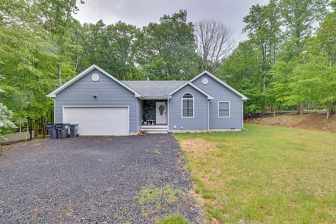 Chic Penn Estates Home: 7 Mi to Camelback Mountain House in Stroud Township