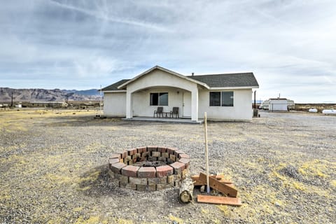 Sunny Pahrump Hideaway w/ Patio + Fire Pit! Haus in Pahrump