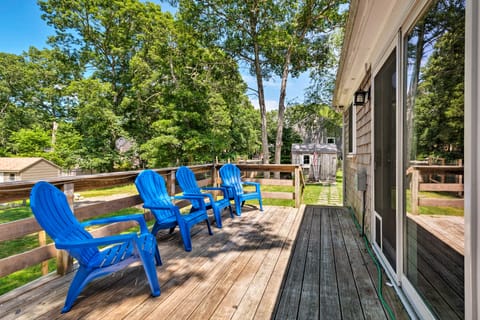 Updated Yarmouth Escape Near Swan Pond + Beaches! Haus in South Yarmouth
