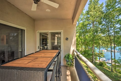 Resort-Style Condo w/ Balcony on Lake Keowee Apartment in Lake Keowee