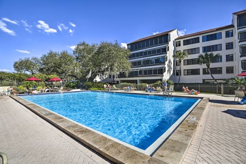 Sunny Siesta Key Condo w/ Beach Access + Pool! Condo in Siesta Beach