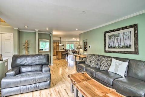 Spacious Breck Gem w/ Hot Tub: Walk to Ski Shuttle Apartment in Breckenridge