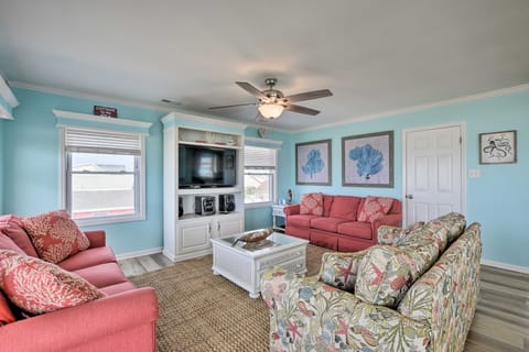 Large-Group Getaway - Beachfront Home w/ Pool! House in Holden Beach