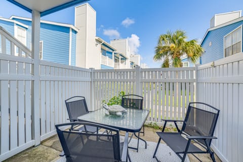 Relaxing Galveston Condo, Quarter Mile to Seawall! Apartment in Galveston Island