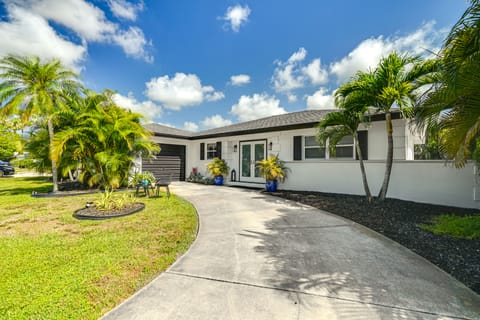 Fort Myers Bungalow - 12 Miles to the Beach! House in Fort Myers