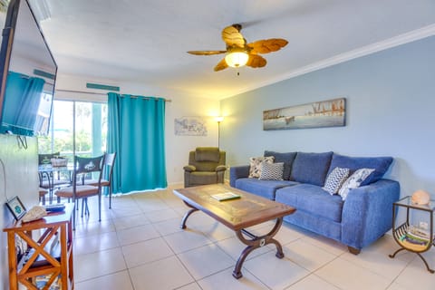 Gulf Getaway with Porch + Direct Beach Access! Apartment in Longboat Key