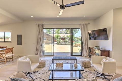 Stunning Wine Country Gem with Hot Tub + Patio! House in Napa Valley