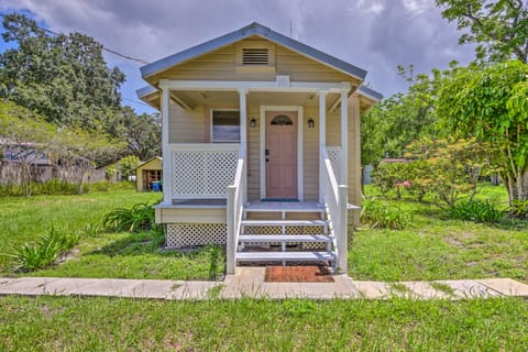 16 Mi to Disney: Cottage w/ Deck in Winter Garden Cottage in Winter Garden