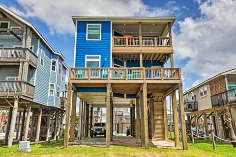 ‘Villa Azul’ Galveston Home: Modern & Beachfront! Casa in Galveston Island