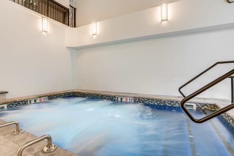 Relax in our hot tub after world class skiing Apartment in Wildernest