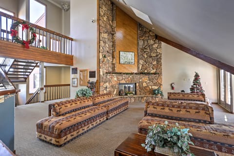 Updated Condo w/ Mountain Views, 10 Mi to Keystone Apartment in Wildernest